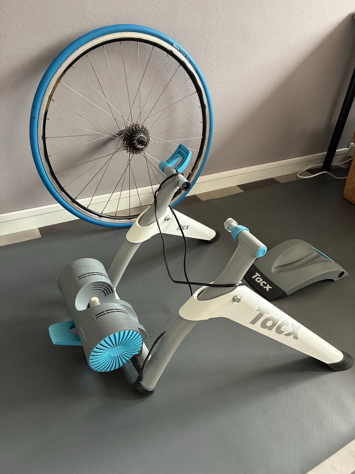 Tacx Smarttrainer met wiel, Sport en Fitness, Ophalen, Gebruikt, Overige typen