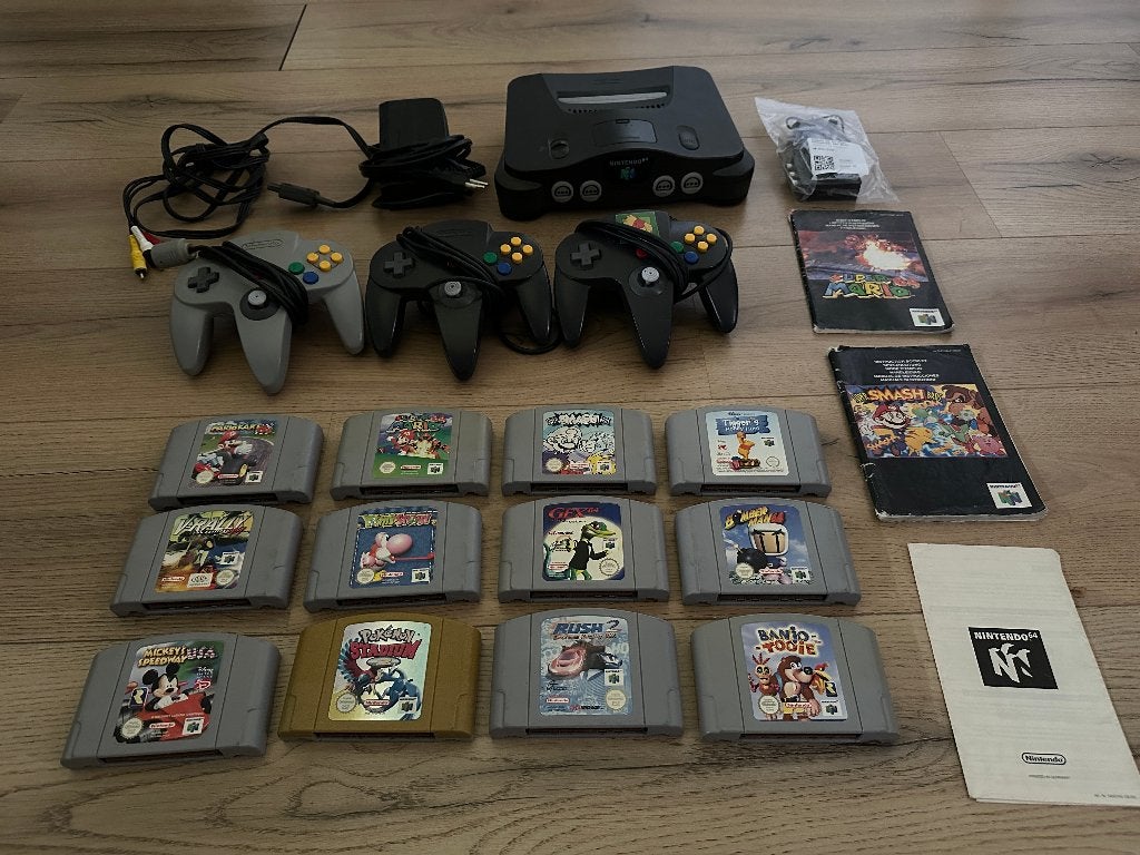 Nintendo 64 + 12 games +  3 controllers + AV to HDMI, Ophalen, Gebruikt, Met 3 controllers of meer, Met games