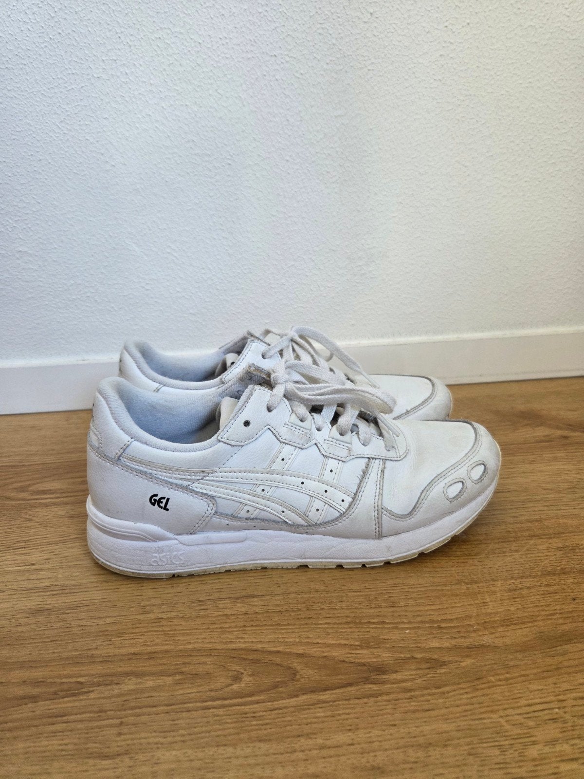 witte Asics sneakers, Wit, Ophalen of Verzenden, Sneakers of Gympen, Gedragen