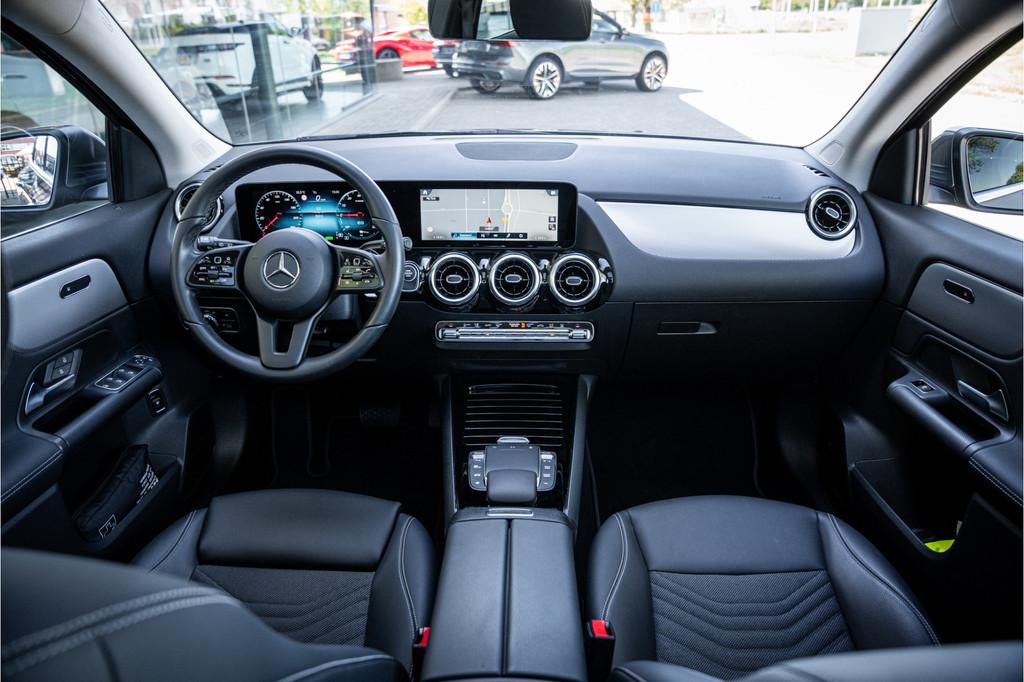Mercedes-Benz GLA 250 e Style * Panodak * Trekhaak * LED *, 12 maanden, Gebruikt, Zwart, Bedrijf
