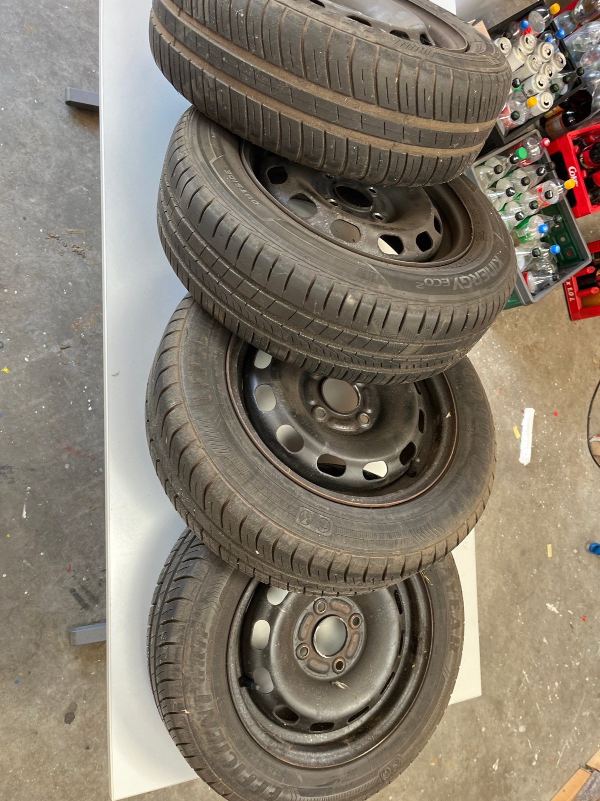 4 Goodyear banden op stalen velgen met Ford wieldoppen, Ophalen, Gebruikt
