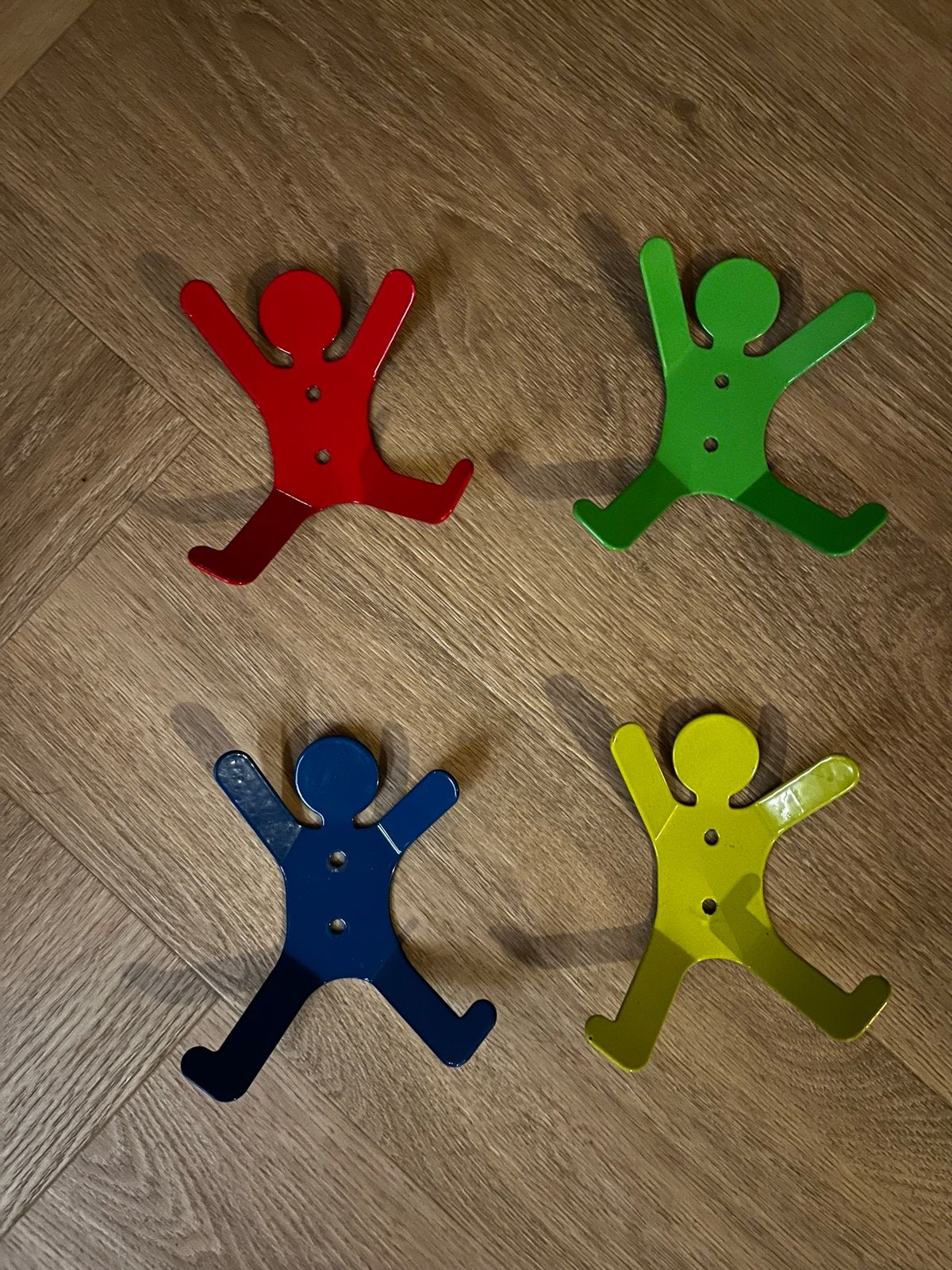 Set van 4 vrolijke wandhaken in de vorm van poppetjes, Ophalen of Verzenden, Zo goed als nieuw, Metaal, Wandhaken