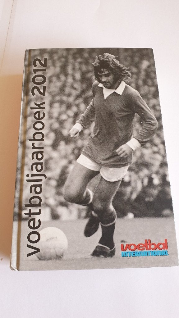 0748 voetbal jaarboek 2012, Verzenden, Zo goed als nieuw, Balsport
