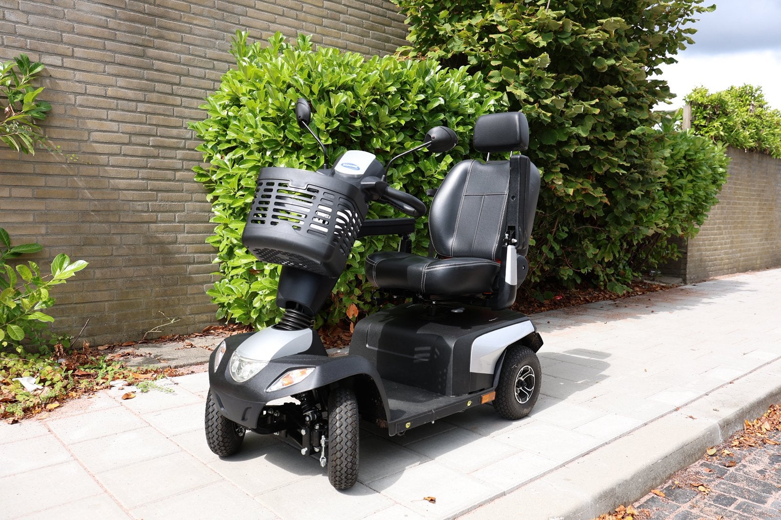 Scootmobiel invacare Orion pro 4 wiel zilver - zo goed als n, Ophalen, 46 km of meer, 11 t/m 15 km/u, Invacare