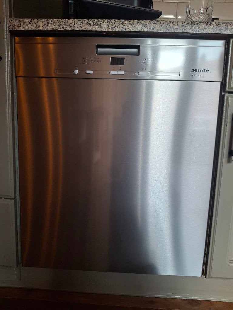 Miele onderbouw vaatwasmachine bijna 4 jaar oud, Ophalen, Tussenbouw, 85 tot 90 cm, Gebruikt