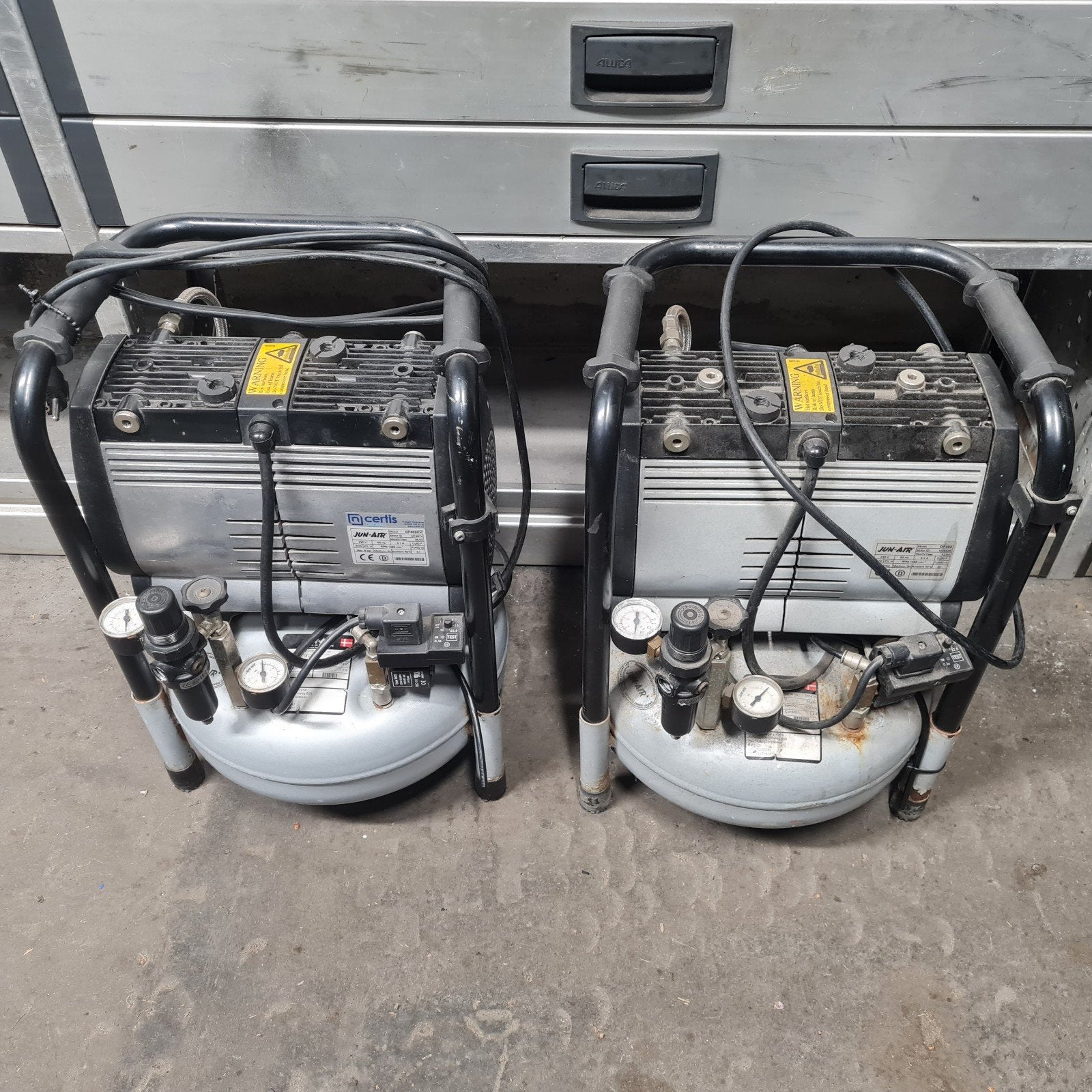 2x Stille Jun-Air onderhoudsvrije compressor zonder olie 10L, Doe-het-zelf en Verbouw, Compressors, Ophalen, Gebruikt, 6 tot 10 bar