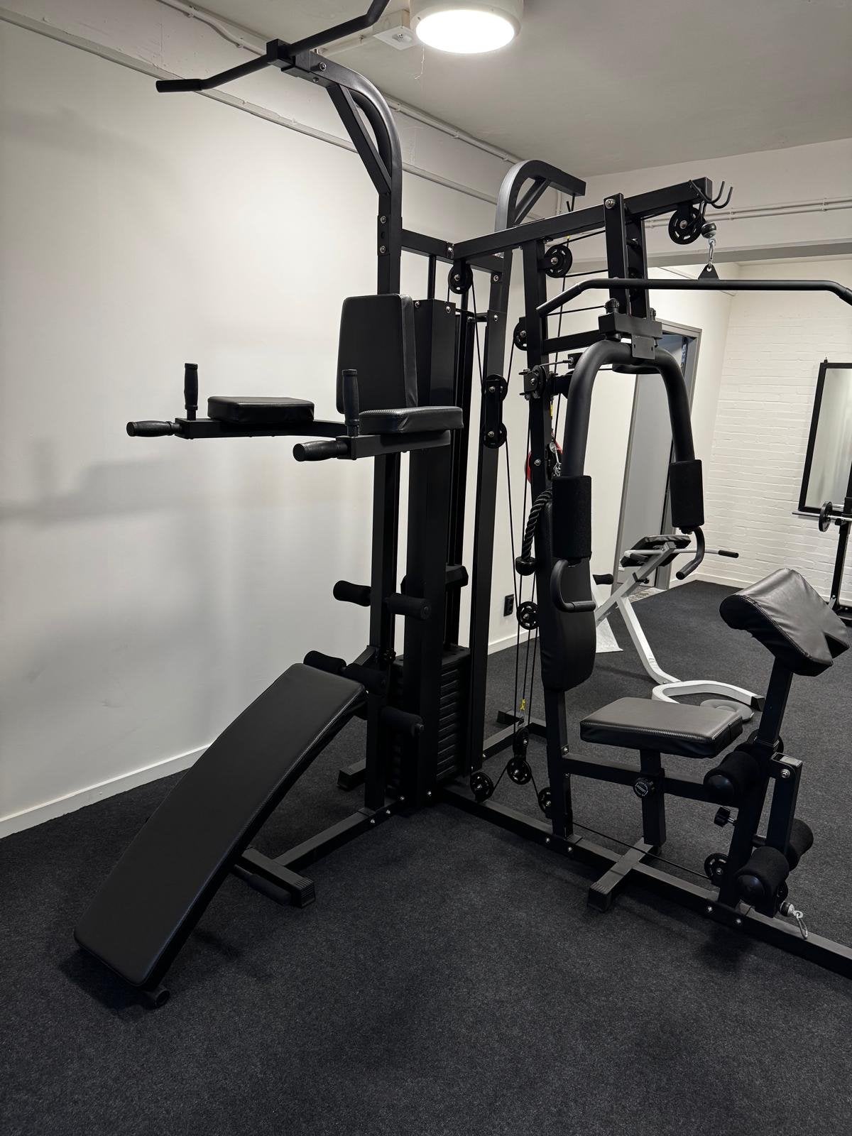 Krachtstation fitness apparaat met bokszak, Sport en Fitness, Ophalen, Gebruikt, Armen, Overige typen