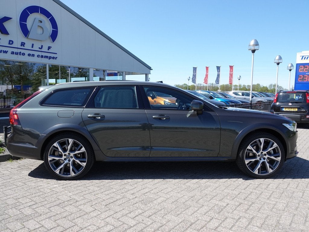 Volvo V90 Cross Country 2.0 B5 AWD Pro 250PK PANO | VOL LEER, Automaat, 15 km/l, Euro 6, 4 cilinders