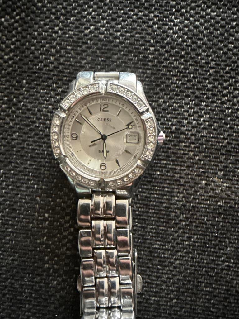Guess dameshorloge met quartz uurwerk en strass, Ophalen, Gebruikt
