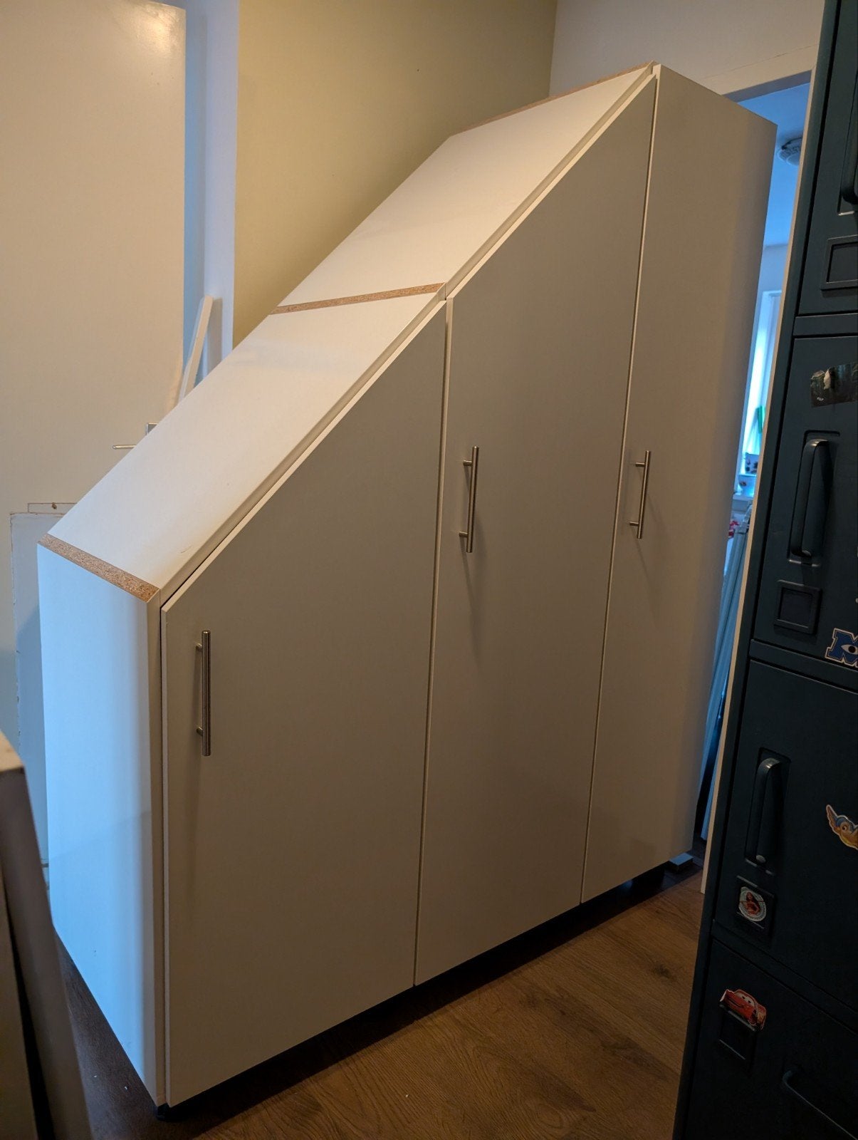 Witte hoogglans kast op maat voor schuin dak, Ophalen, 100 tot 150 cm, 150 tot 200 cm, Gebruikt