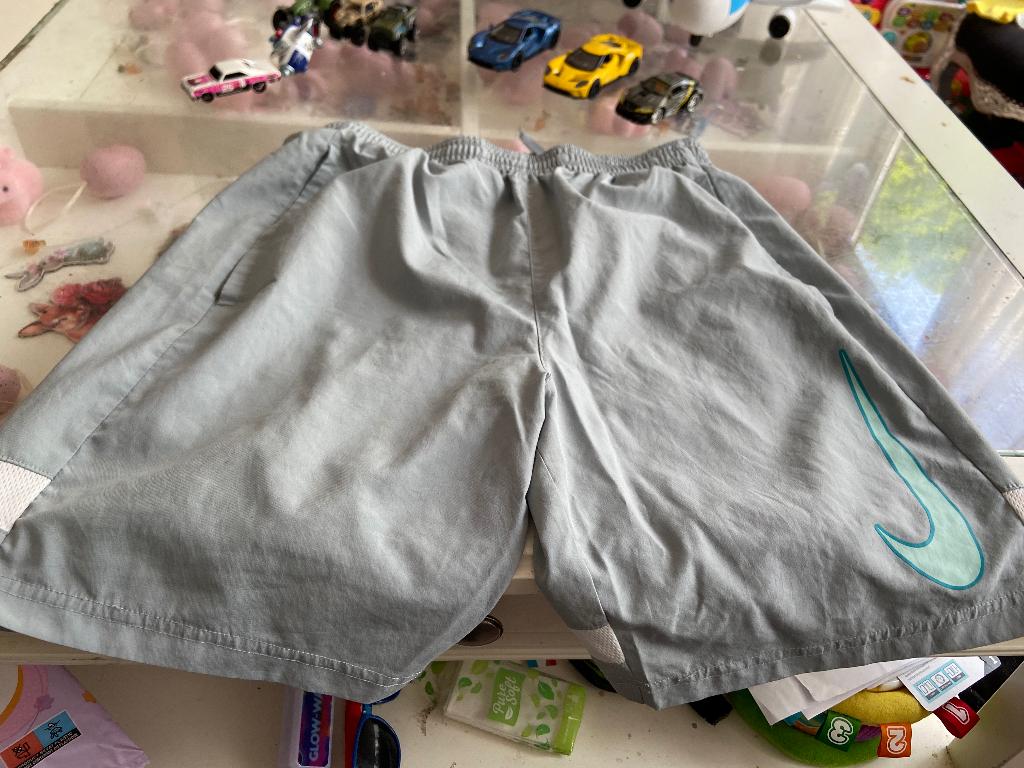 korte broek nike, Kinderen en Baby's, Kinderkleding | Maat 152, Broek, Ophalen of Verzenden, Zo goed als nieuw, Nike