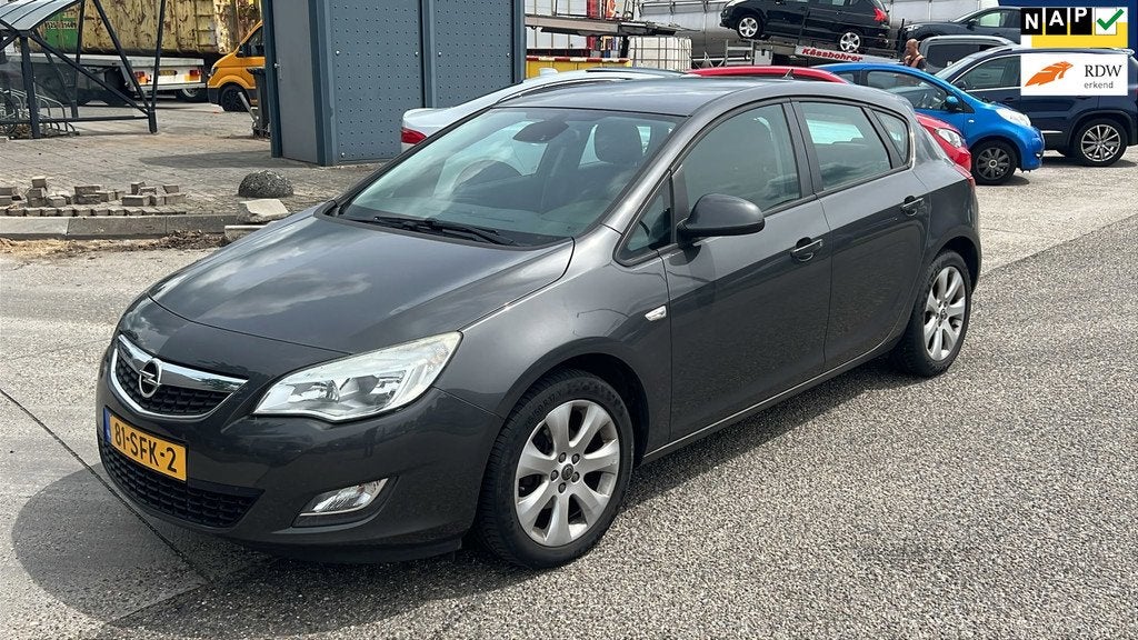 Opel Astra 1.4 Turbo Edition 5-deurs, Auto's, Voorwielaandrijving, Gebruikt, 680 kg, 4 cilinders