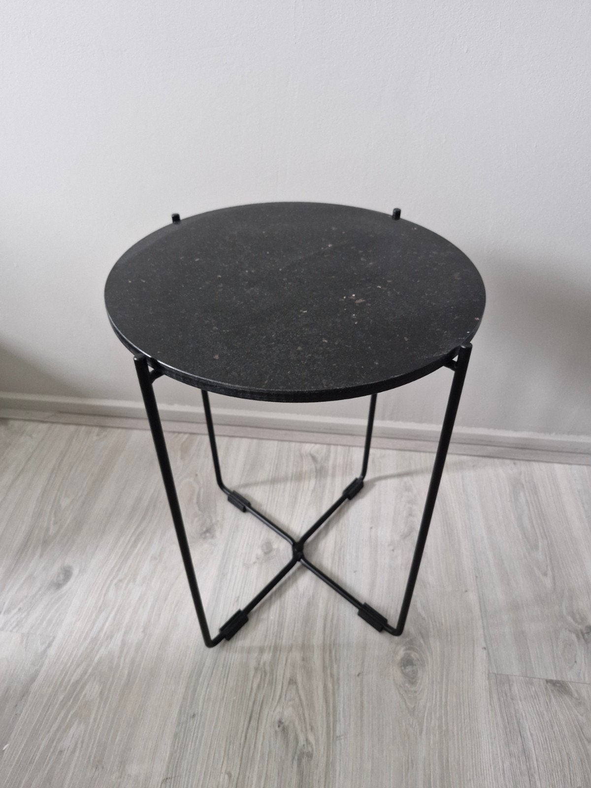 Bijzettafel met natuurstenen blad en metalen onderstel, Overige materialen, Minder dan 55 cm, Gebruikt, Modern, Industrieel