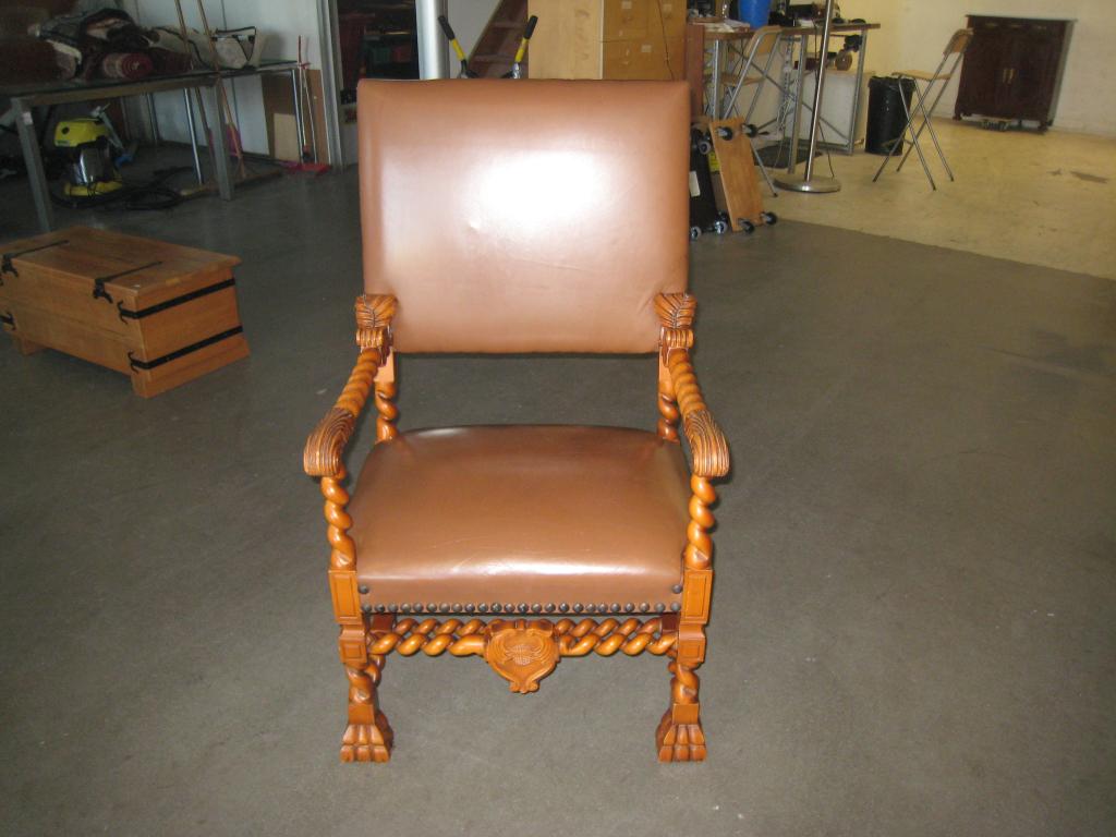 Klassieke armfauteuil met mooi snijwerk en leren bekleding, Niet ingevuld, Gebruikt, Niet ingevuld, Niet ingevuld