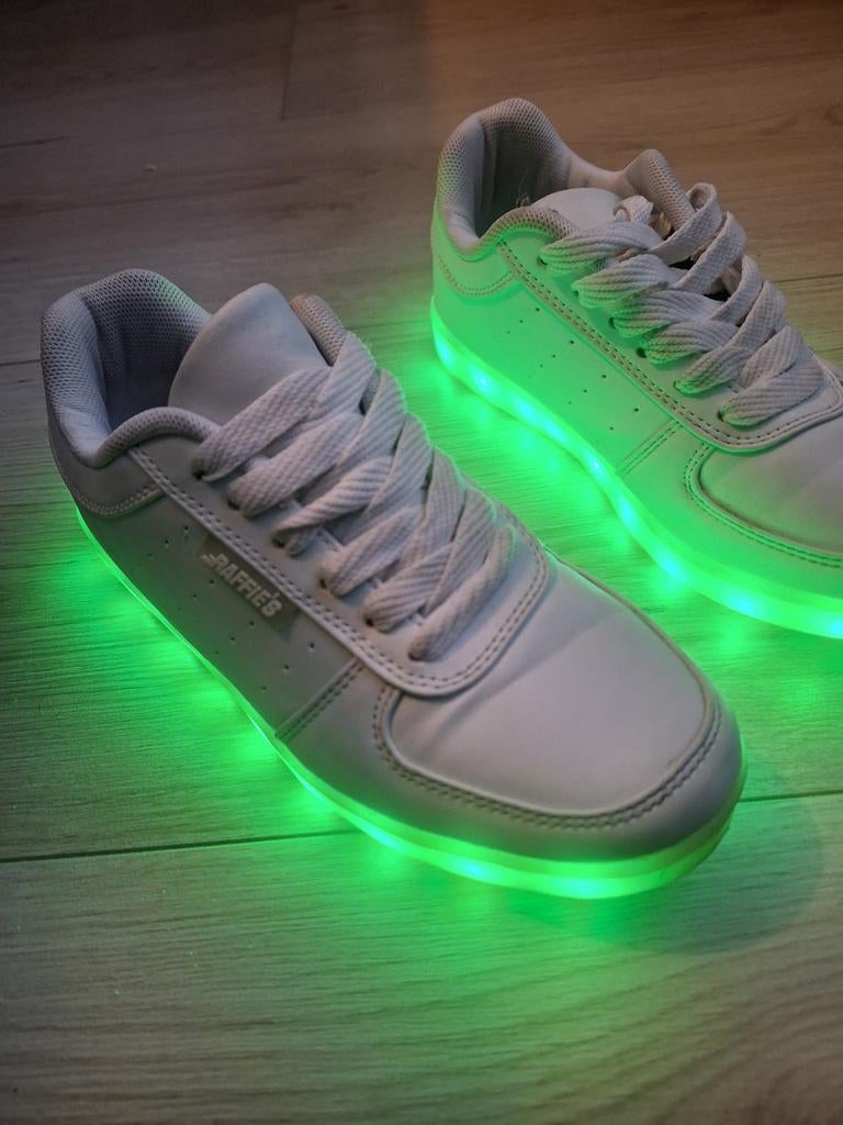 Raffie's LED Sneakers - Wit met Verlichte Zolen, Raffie's, Wit, Ophalen of Verzenden, Sneakers of Gympen