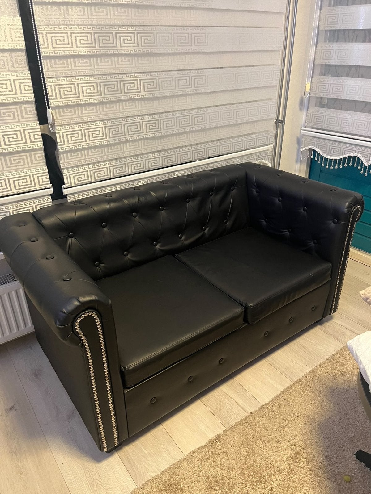 Mooie zwarte banken - Chesterfield stijl, Huis en Inrichting, Ophalen, Gebruikt, Driepersoons, Leer