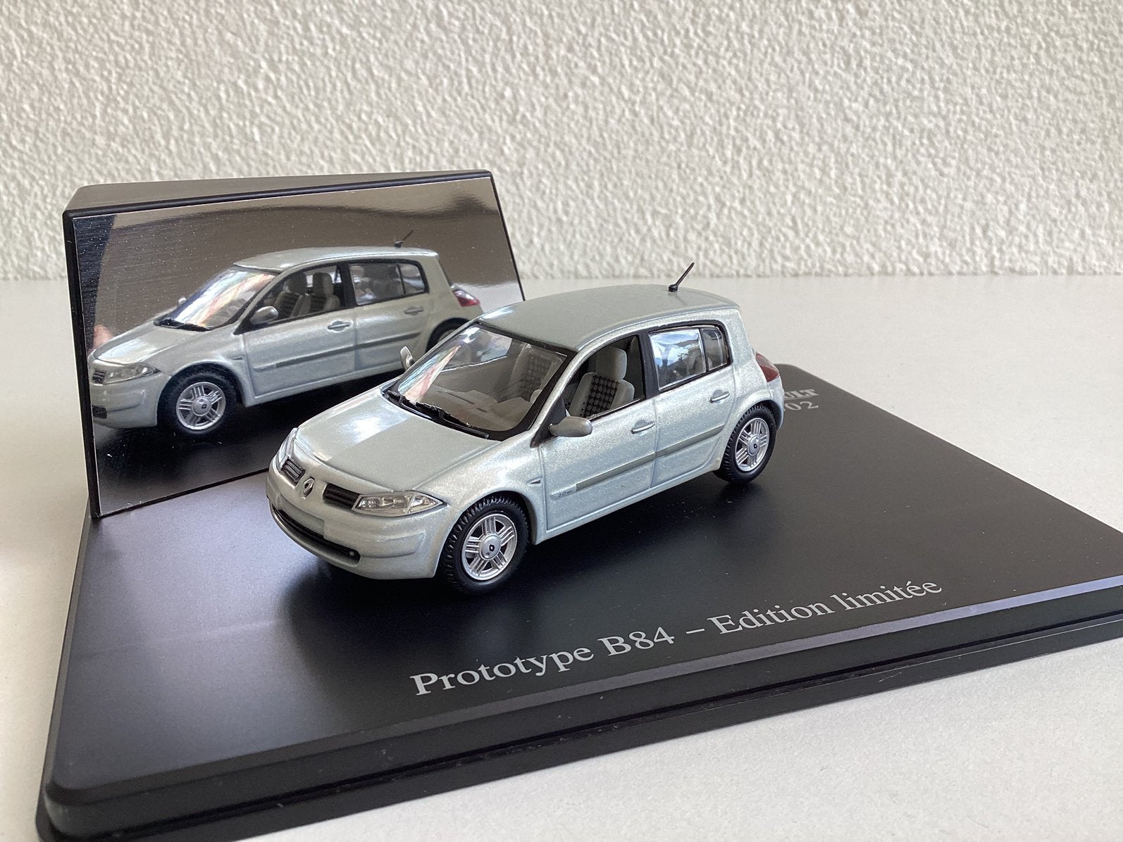 Renault Megane 5- deurs zilver (2002-2009) 1:43 Eligor, Hobby en Vrije tijd, Ophalen of Verzenden, Nieuw, Auto, Overige merken