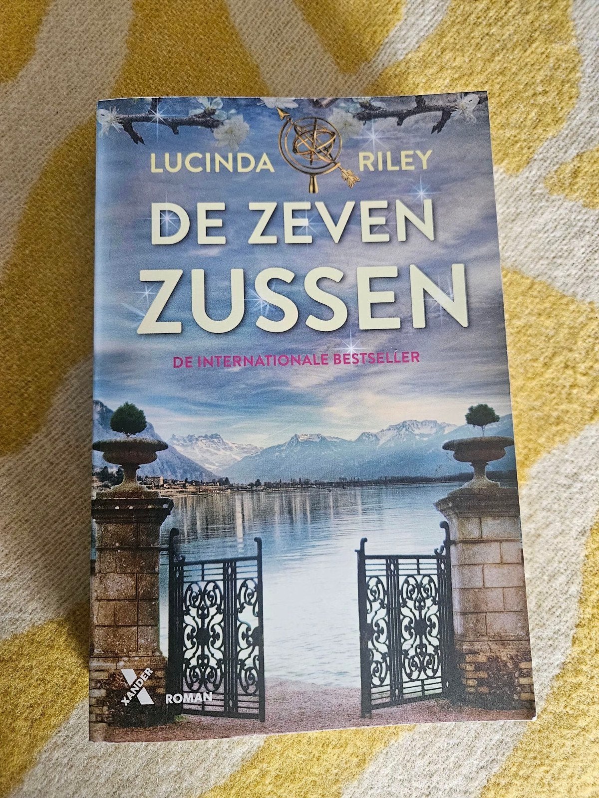 De Zeven Zussen - Deel 1 - Lucinda Riley, Boeken, Historische romans, Zo goed als nieuw, Ophalen of Verzenden