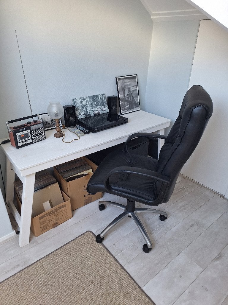 Bureaustoel en tafel, Ophalen, Zo goed als nieuw