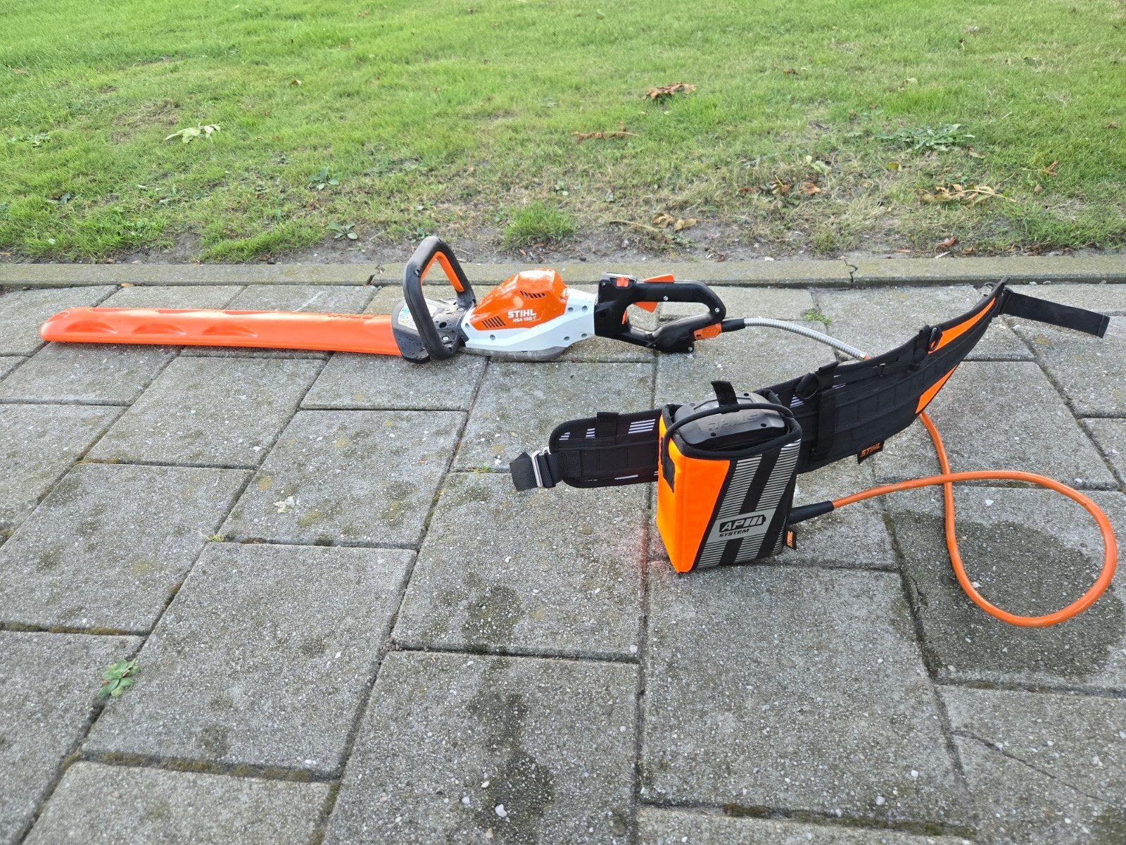 Zeer Nette Stihl HSA 130 T | 11-2025 | Incl. Accu & Gordel, Info@stihl.nl, Stihl, Accu, Stihl HSA 130 T accu heggenschaar professioneel