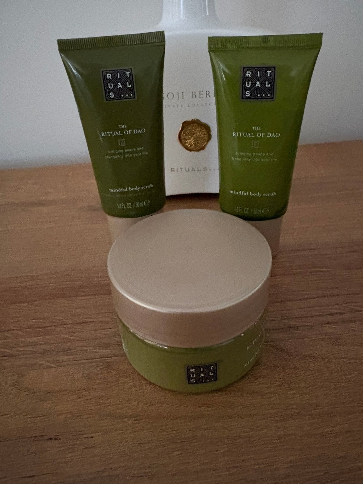 3x RITUALS SCRUB RITUAL OF DAO pot & 2x tube, Ophalen of Verzenden, Nieuw, Bodylotion, Crème of Olie