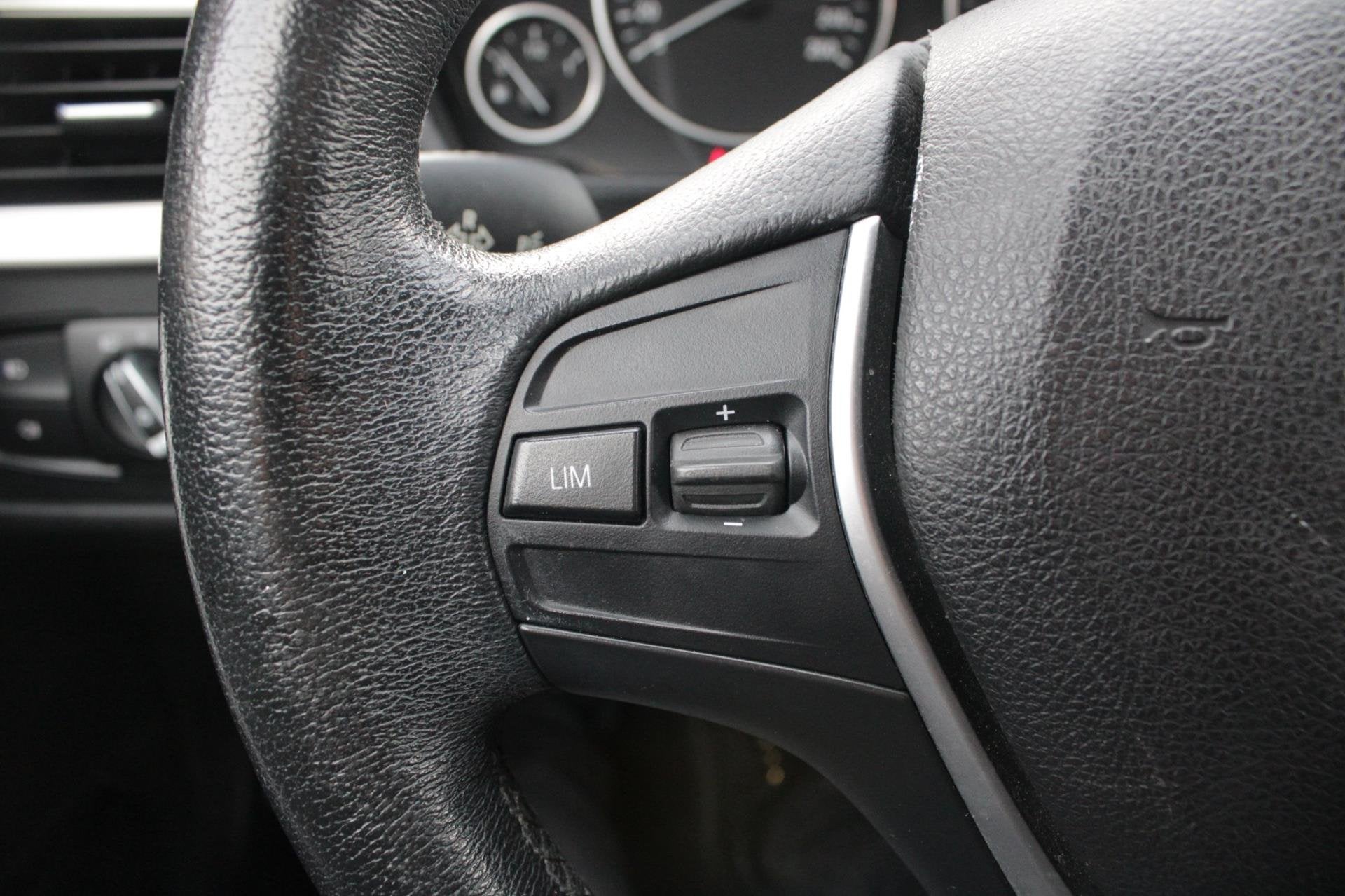 Foto 15 van BMW 3-serie 316i High Executive | Airco | Navi |Elec ramen |