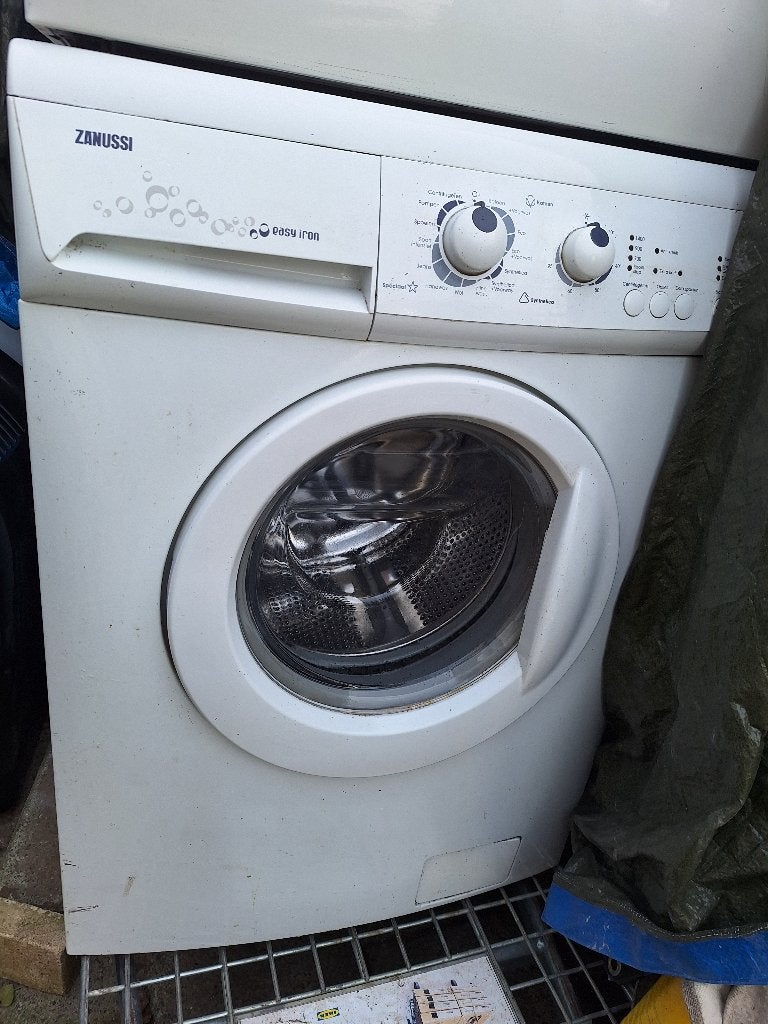 Zanussi wasmachine en Zanussi wasdroger, Ophalen, Gebruikt, 1200 tot 1600 toeren, 85 tot 90 cm