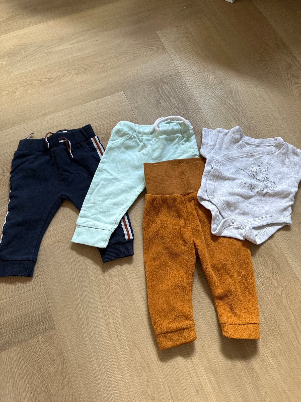 Babykleding set: broekjes en romper, Kinderen en Baby's, Ophalen, Gebruikt, Jongetje of Meisje