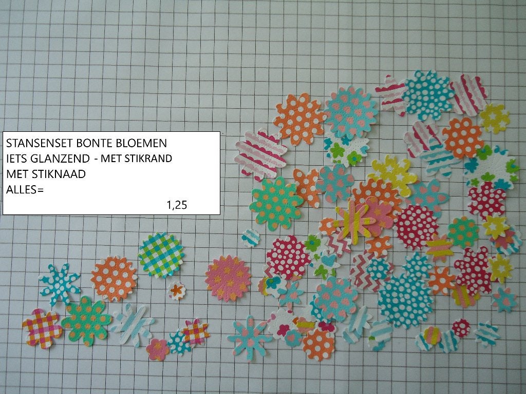 ⚠️nu alles 0,25: bloemetjes bont (2 foto's) alleen verzenden, Hobby en Vrije tijd, Scrapbooking, Ophalen, Nieuw, Versiering of Embellishment
