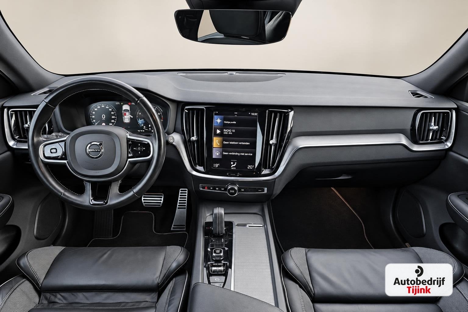Volvo V60 2.0 B3 R-Design | LED | Trekhaak | Elek bestuurder, 4 cilinders, Zwart, Hybride Elektrisch/Benzine, 177 pk