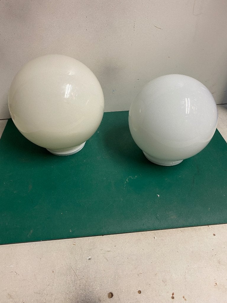 Set van 2 glazen bol lampenkappen, Huis en Inrichting, Lampen | Lampenkappen, Gebruikt, Wit, Ophalen of Verzenden, Glas