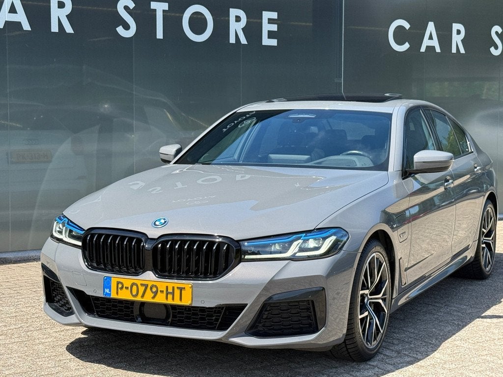 BMW 5-serie 530e M-Sport BERNINAGRAU Pano|LASER|HuD|Adap Cru, Auto's, BMW, Achterwielaandrijving, Gebruikt, 4 cilinders, Hybride Elektrisch/Benzine