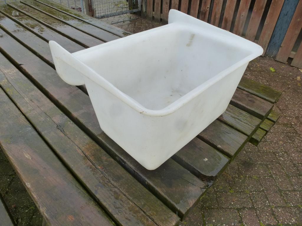Voerbak voor grotere dieren om op te hangen over een balk, Dieren en Toebehoren, Ophalen, Gebruikt