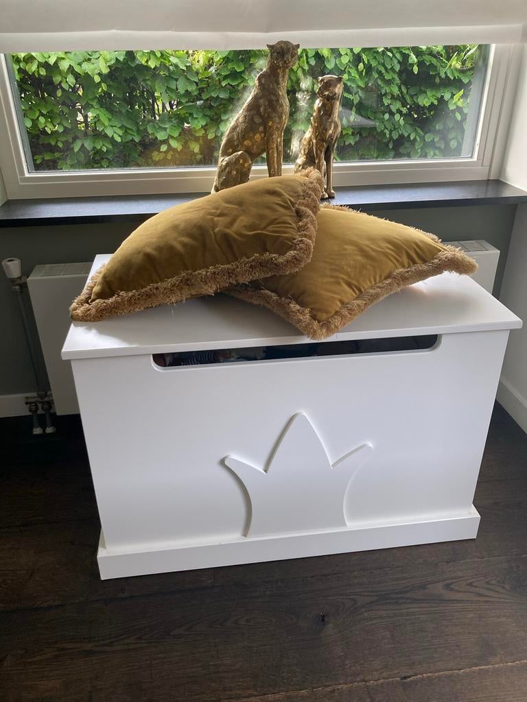 Witte speelgoedkist met kroon (81x47x54 cm), Ophalen, Gebruikt, Hout