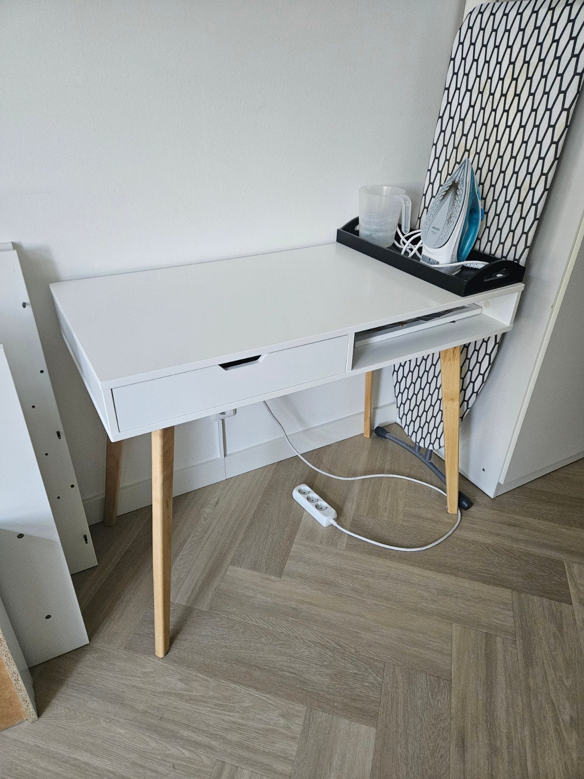 Bureau Tamholt - Jysk, Ophalen, Scandinavisch, Spaanplaat of MDF, 50 cm