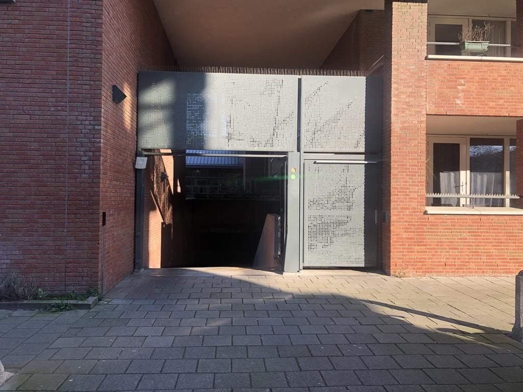 Parkeerplaats – Cabotstraat 2 (PP-22), Amsterdam, Huizen en Kamers, Garages en Parkeerplaatsen, Amsterdam