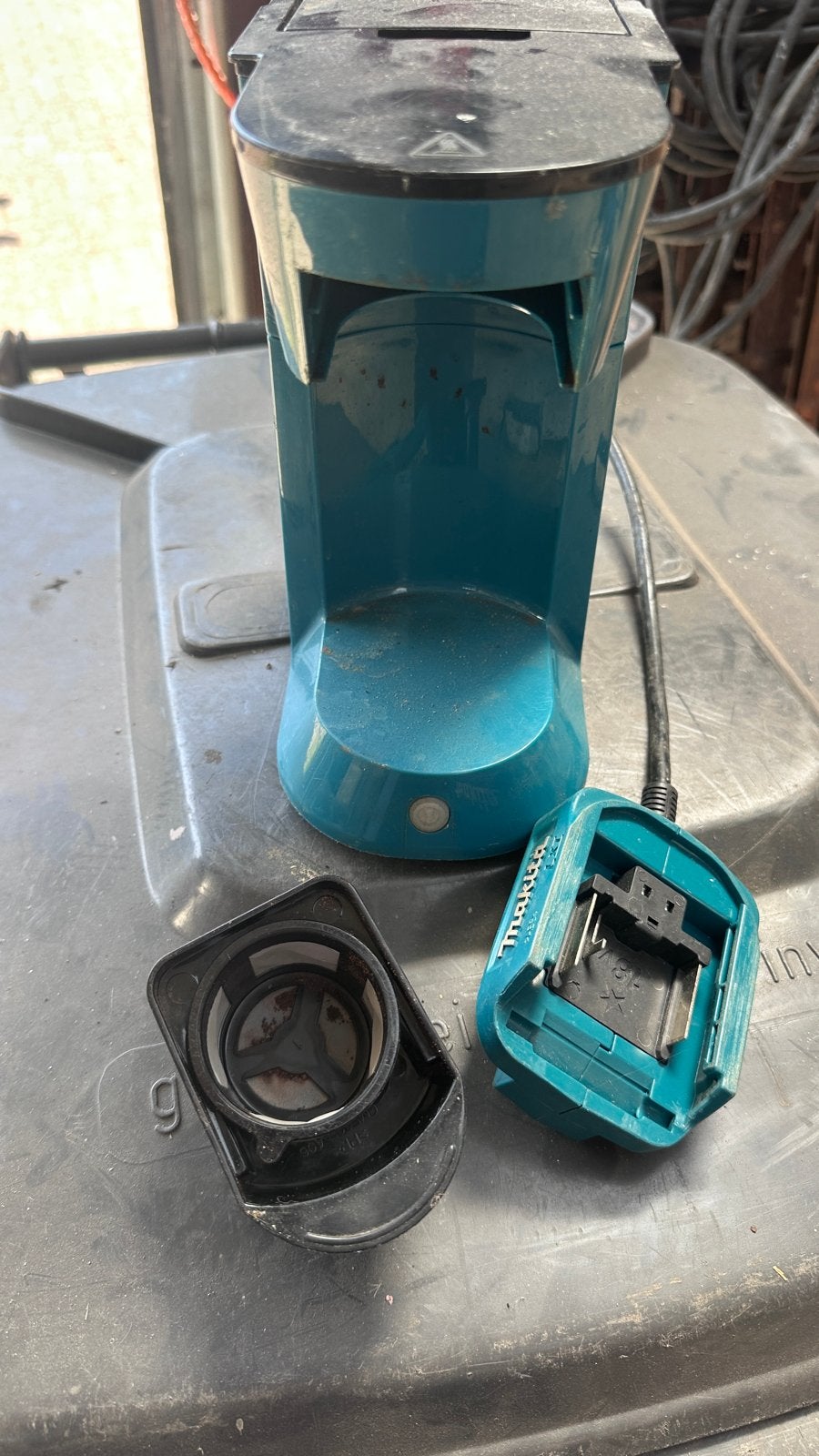 Makita DCM500 Koffiezetapparaat op accu - Gebruikt, Gebruikt, Koffiemachine, Gemalen koffie, Ophalen of Verzenden