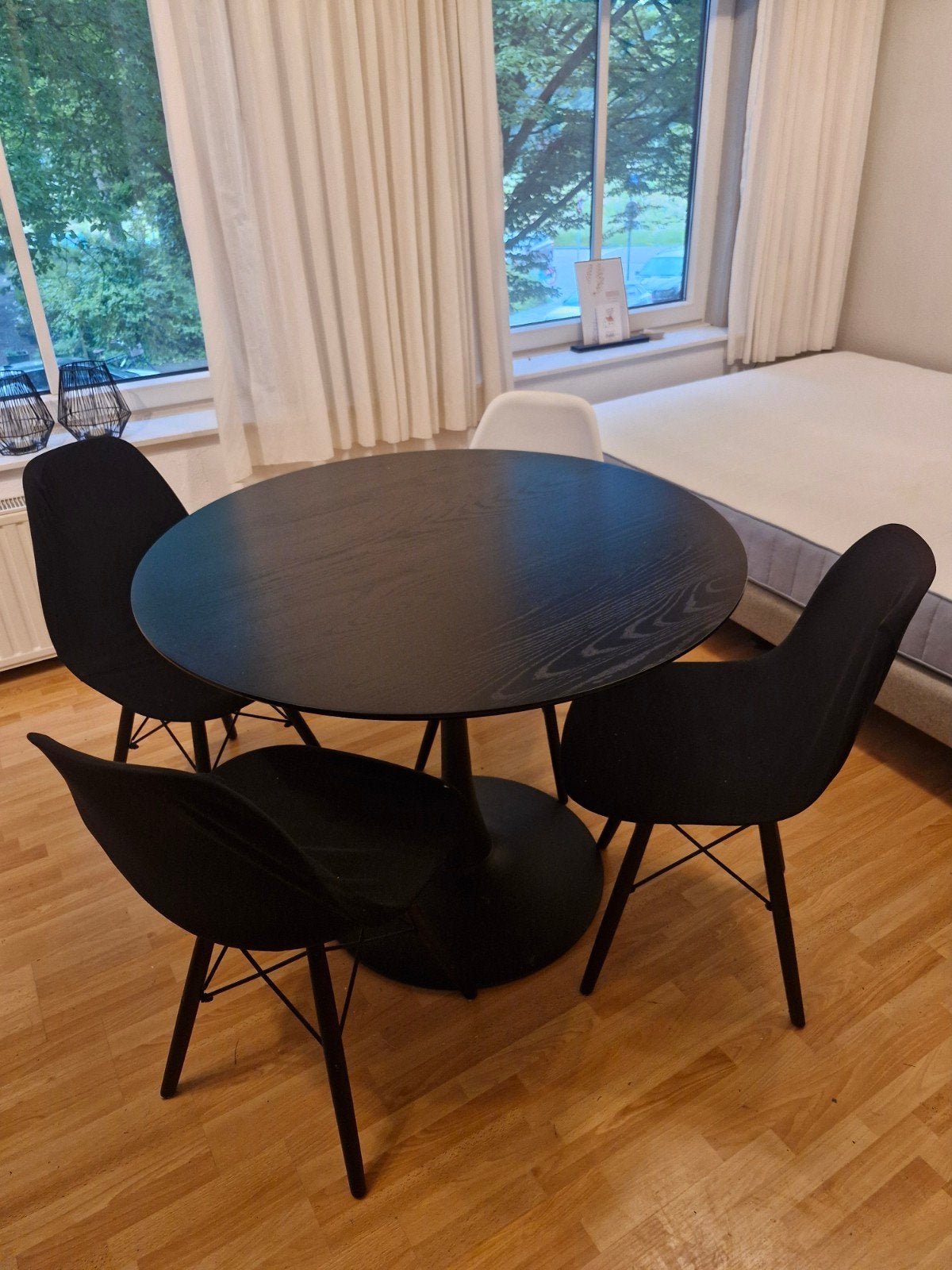 Eethoek compleet €69,00.(Groningen stad), Ophalen, Rond, 100 tot 150 cm, 100 tot 150 cm