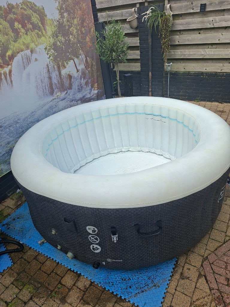 Jacuzzi Lay-Z-Spa Havana in redelijk nette staat., Ophalen, Gebruikt, Afdekzeil, Opblaasbaar