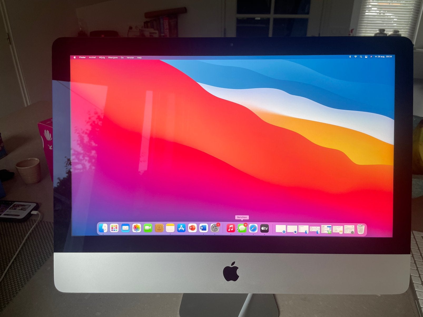 Apple iMac 21,5” Retina 4K (2017) + Apple toetsenbord & muis, Ophalen, Gebruikt, IMac, 3 tot 4 Ghz