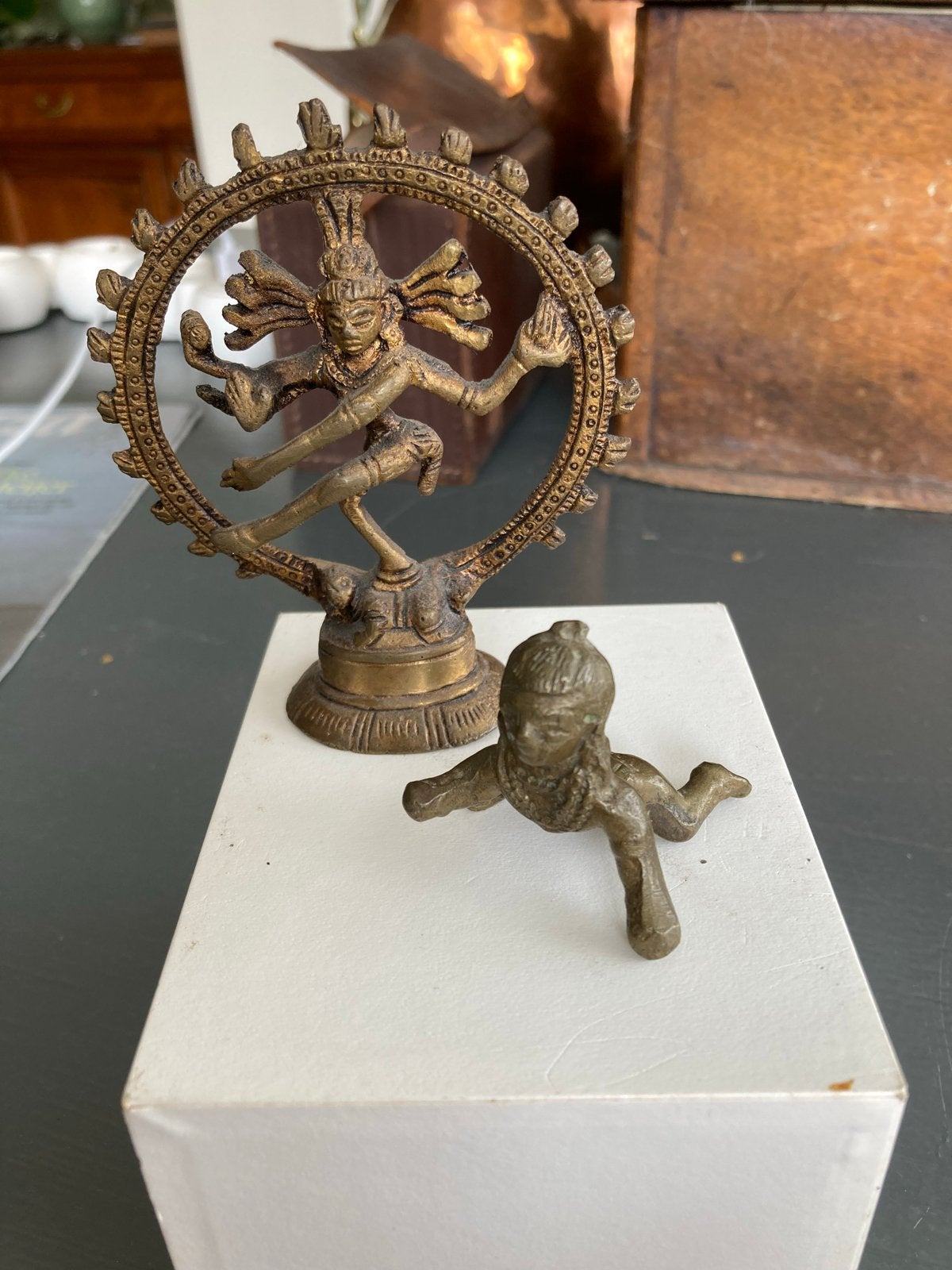 Twee bronzen beelden: Shiva Nataraja en baby Krishna, Antiek en Kunst, Goud, India, Handgemaakt, Ophalen of Verzenden
