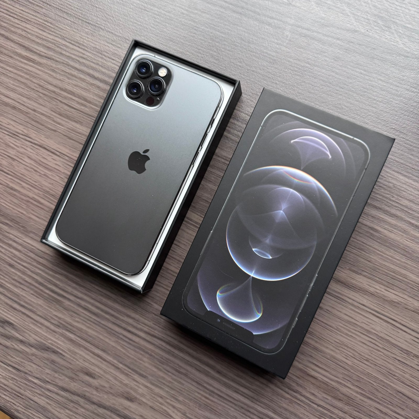 iPhone 12 Pro Graphite 256GB met hoesjes, Gebruikt, Zwart, IPhone 12 Pro, 72 %