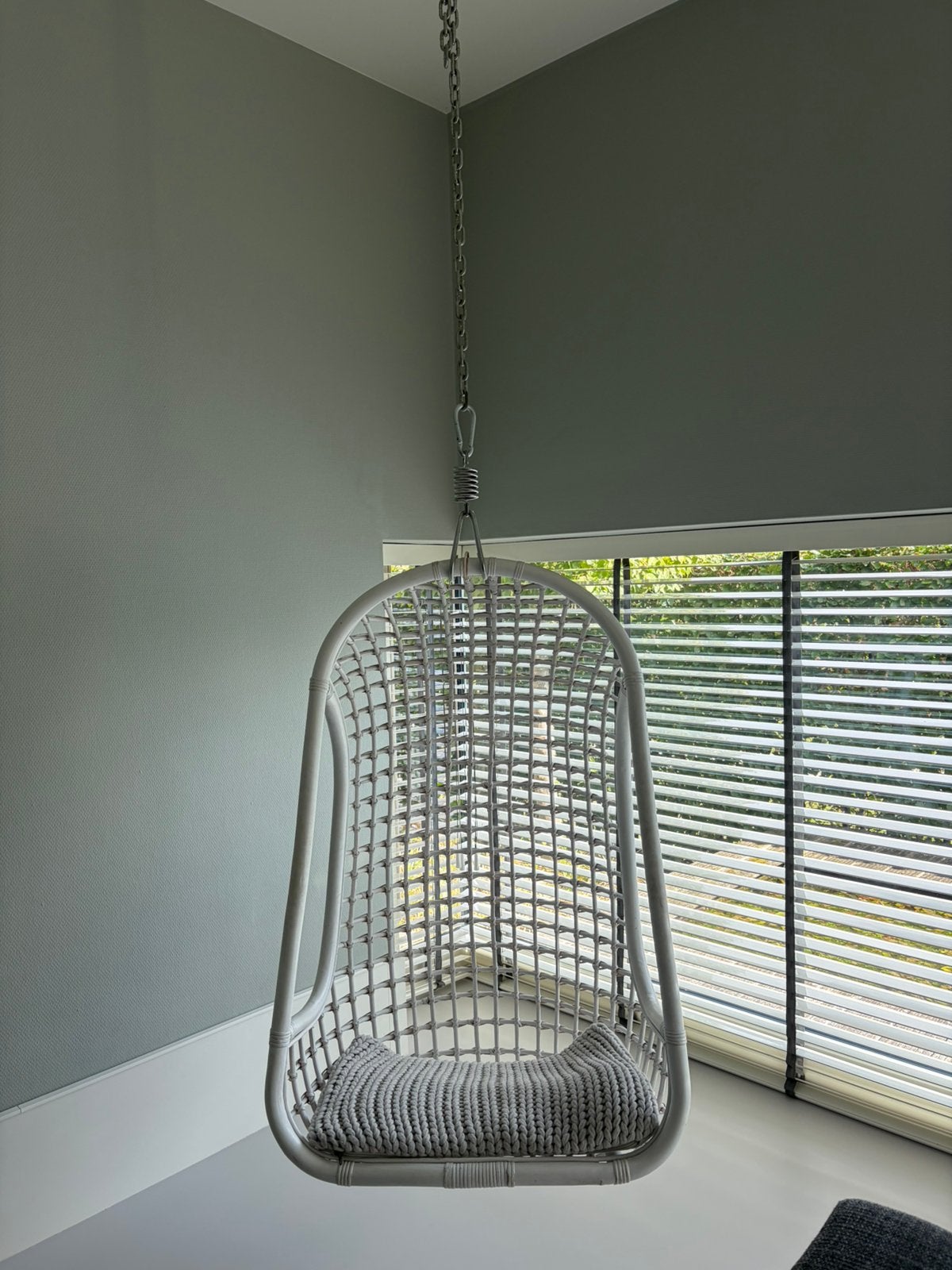 Rotan hangstoel HK living, Huis en Inrichting, Stoelen, Ophalen, Wit, Riet of Rotan, Zo goed als nieuw