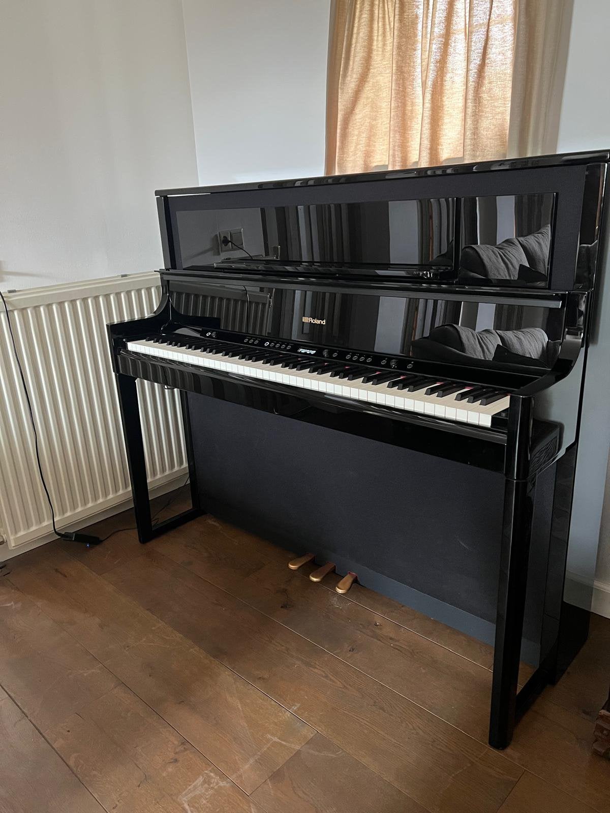 Digitale hoogglans Roland piano, Ophalen, Zo goed als nieuw, Zwart, Hoogglans