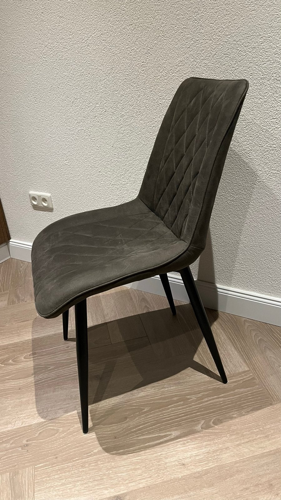 2 nette eetkamerstoelen ruitdesign, donkergrijs kunstleer, Ophalen, Kunststof, Gebruikt, Twee