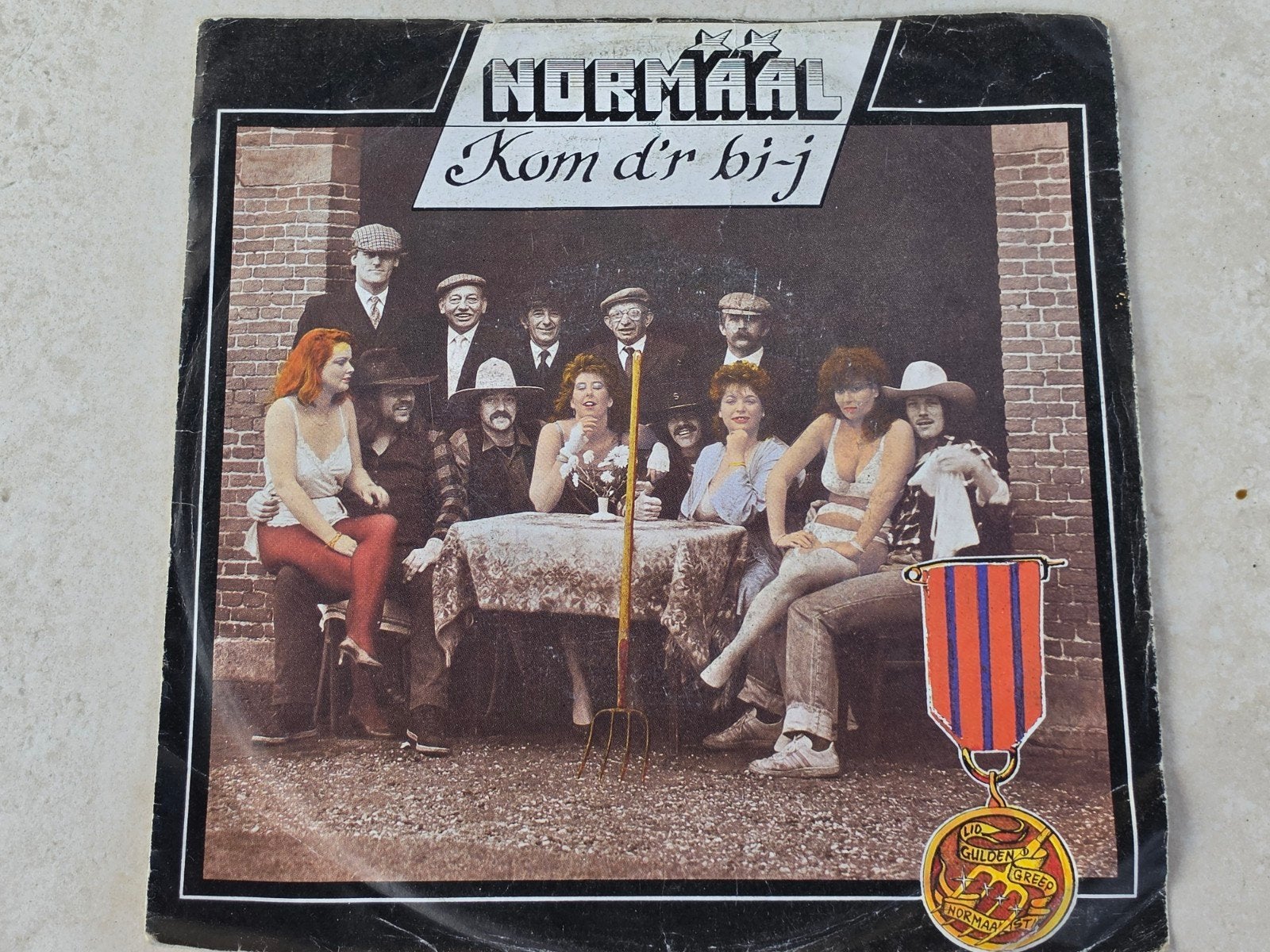 Singel Normaal Kom der Bij, Cd's en Dvd's, Vinyl Singles, Ophalen of Verzenden, Zo goed als nieuw, Nederlandstalig