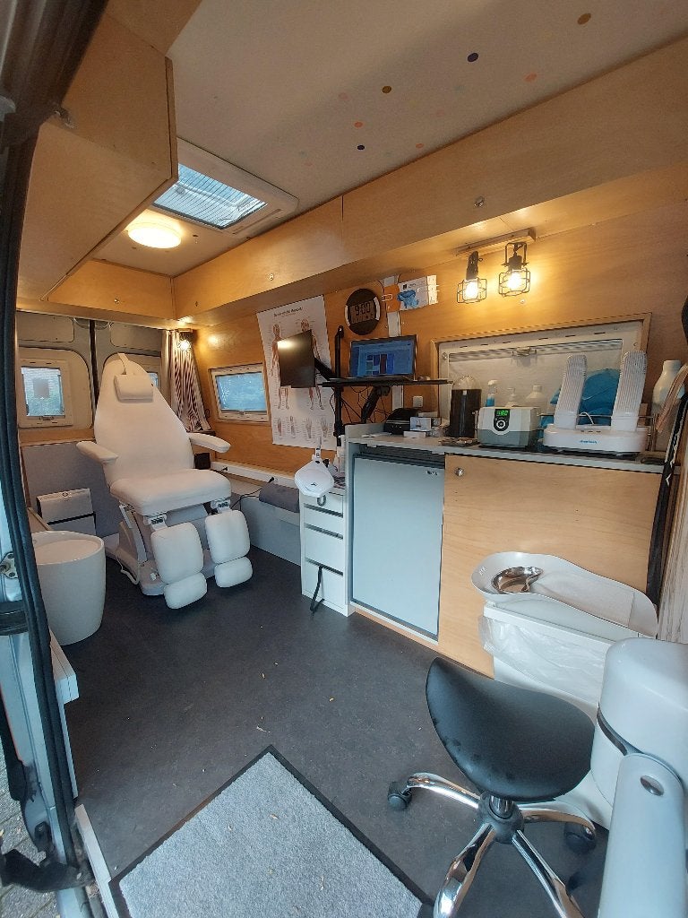 pedicurestoel 3 of 5 motoren te koop wegens medische redenen, Ophalen, Zo goed als nieuw, Massagetafel
