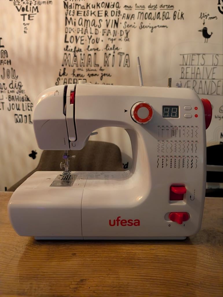 Ufesa SW3003 Performance Naaimachine - Zo goed als nieuw, Hobby en Vrije tijd, Ophalen of Verzenden, Zo goed als nieuw, Naaimachine