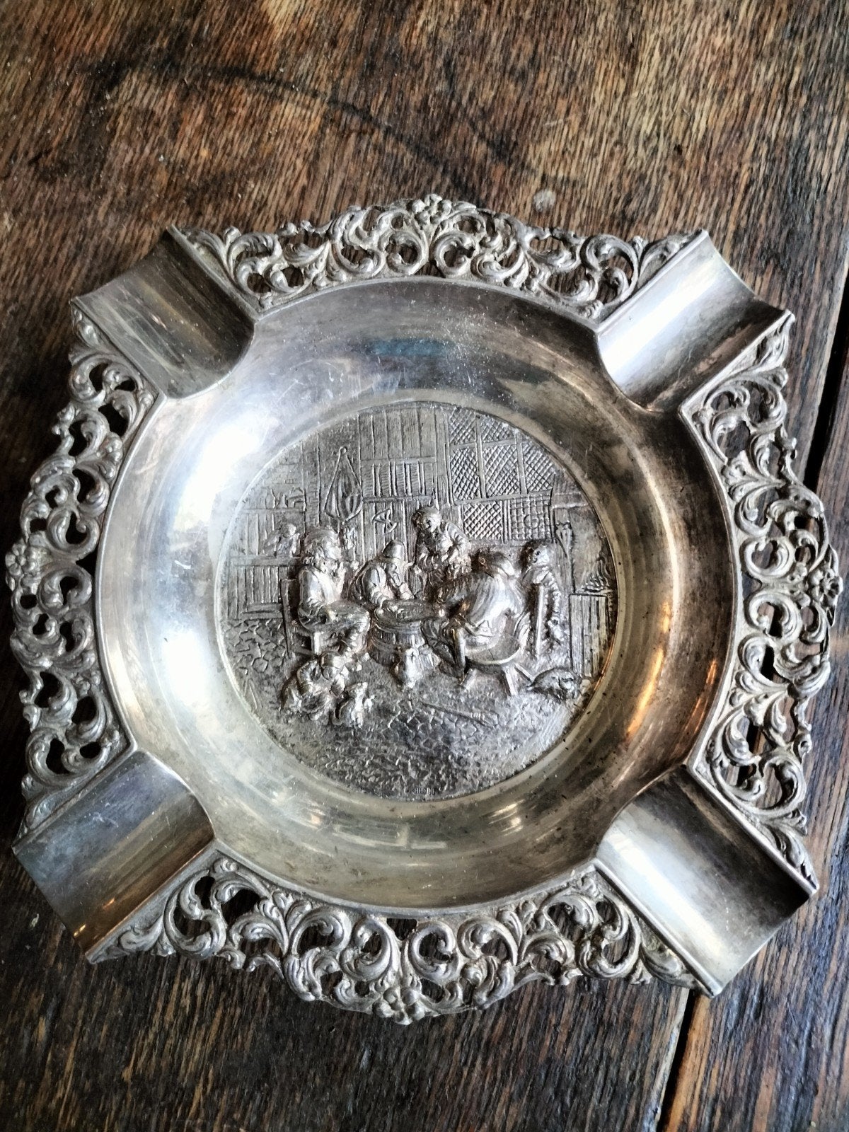 Verzilverde asbak met reliëf van gezelschap, Antiek en Kunst, Ophalen of Verzenden