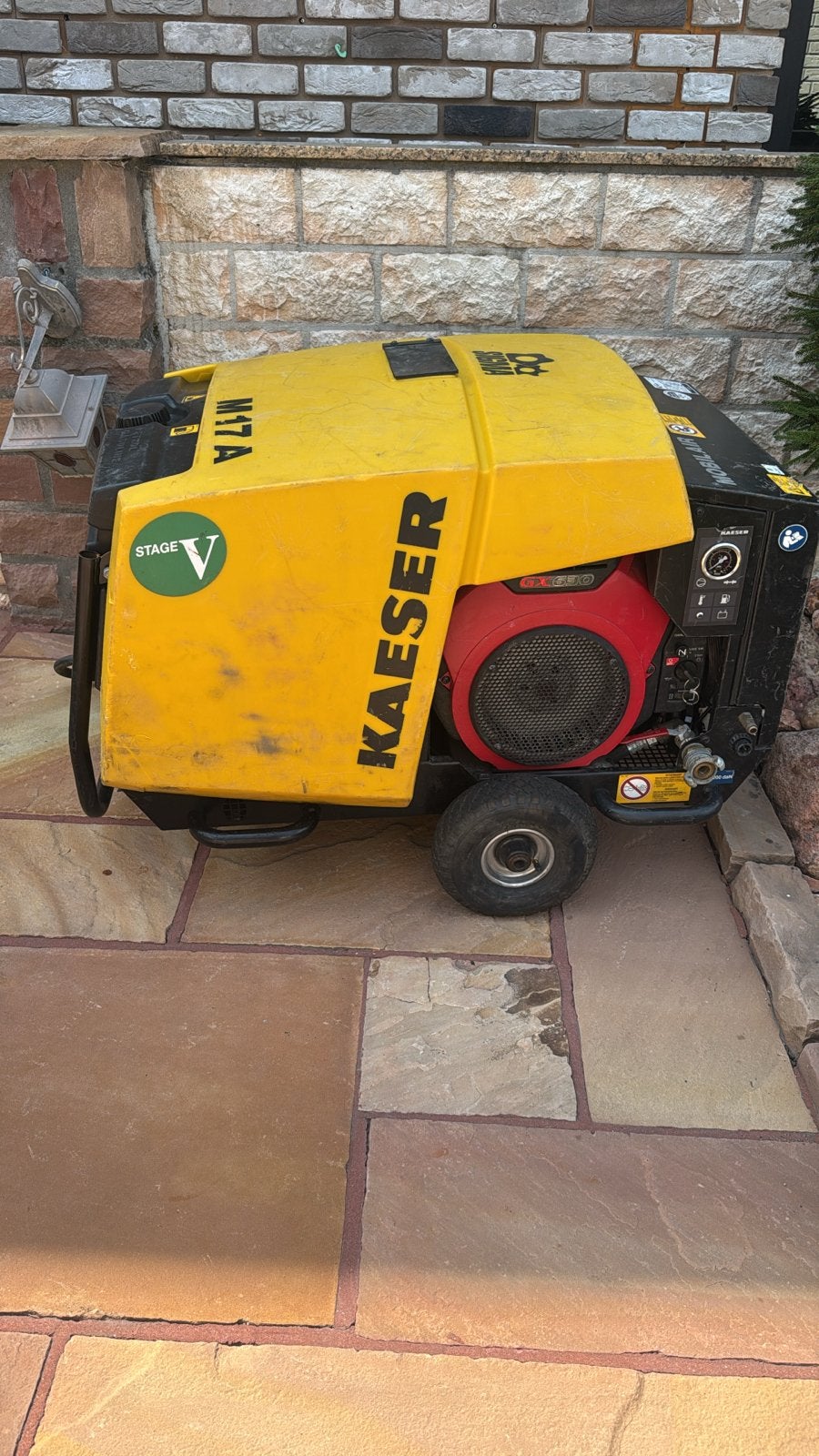 Kaeser Compressor M17A - Mobiele Bouwcompressor 156uur, Ophalen, 800 liter/min of meer, 10 bar of meer, Zo goed als nieuw